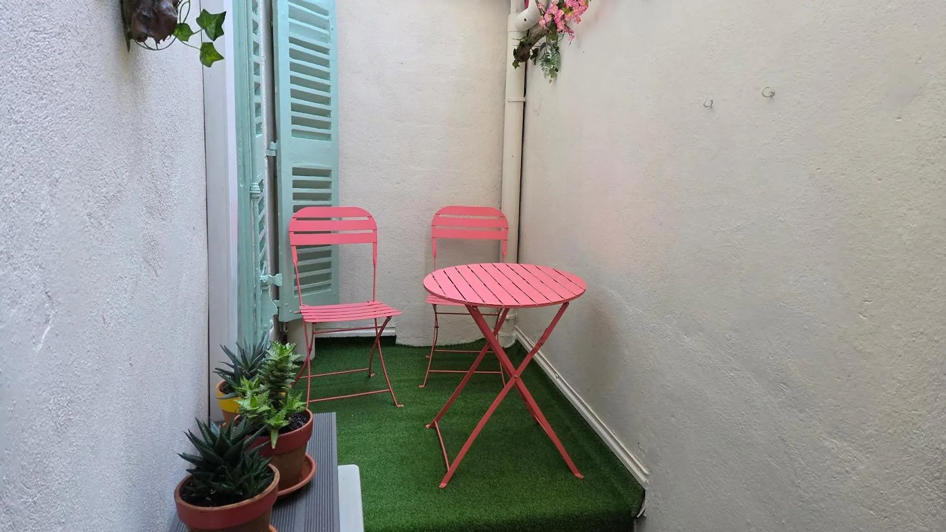 Meynadier 66 - Appartement Tres Calme Avec Cour Privative, Plage, Gare, Palais A 300M Cannes 0*,  France