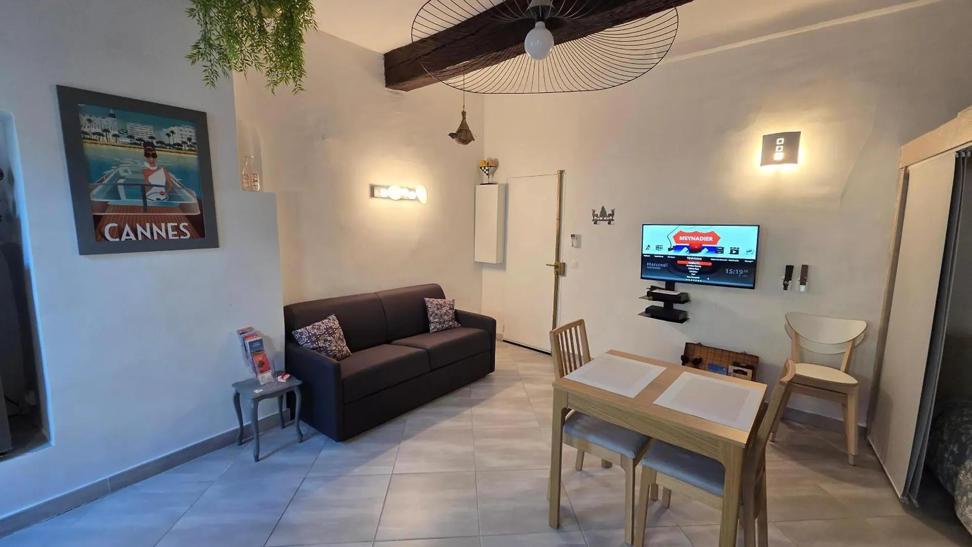 Meynadier 66 - Appartement Tres Calme Avec Cour Privative, Plage, Gare, Palais A 300M Cannes 0*,