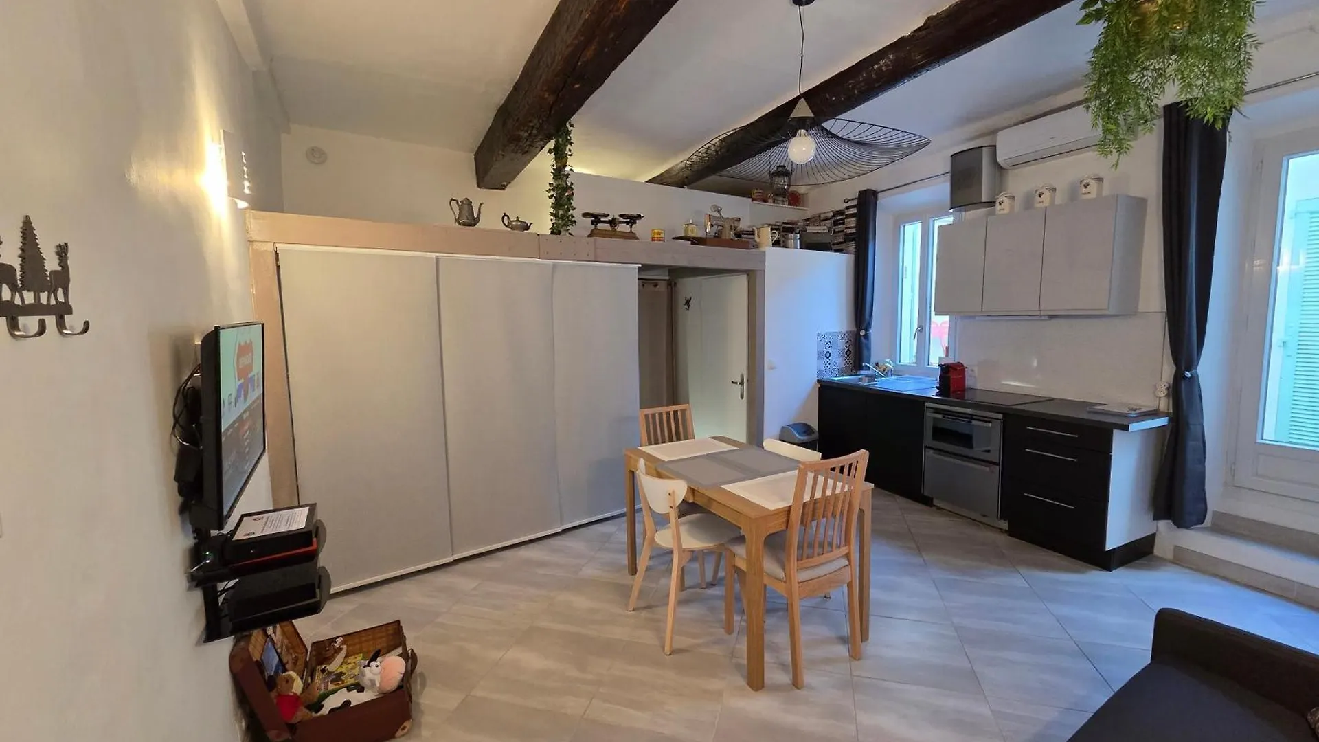 Meynadier 66 - Appartement Tres Calme Avec Cour Privative, Plage, Gare, Palais A 300M Cannes 0*,  France